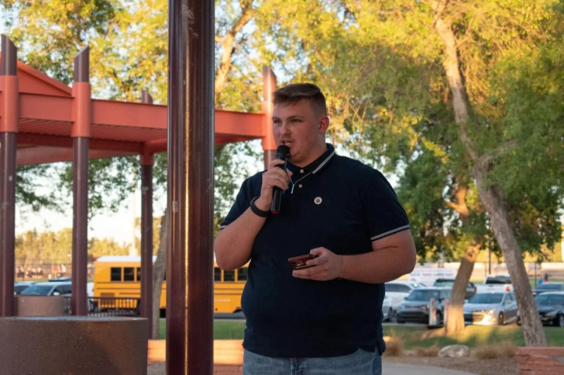 Mikah Dyer running for Peoria school board.