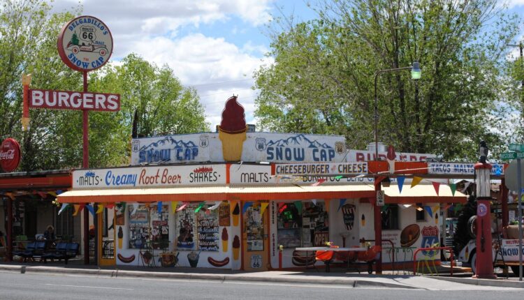 The Hilarious Diner That’s Perfect For Breaking Up Your AZ Road Trip