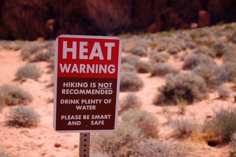 heat warning sign in desert